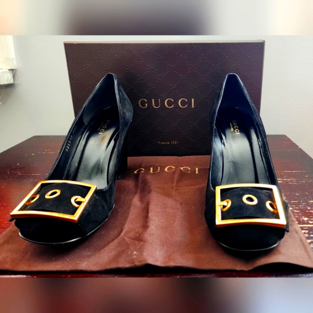 GUCCI black block heel buckle pumps sz 38.5.  323517